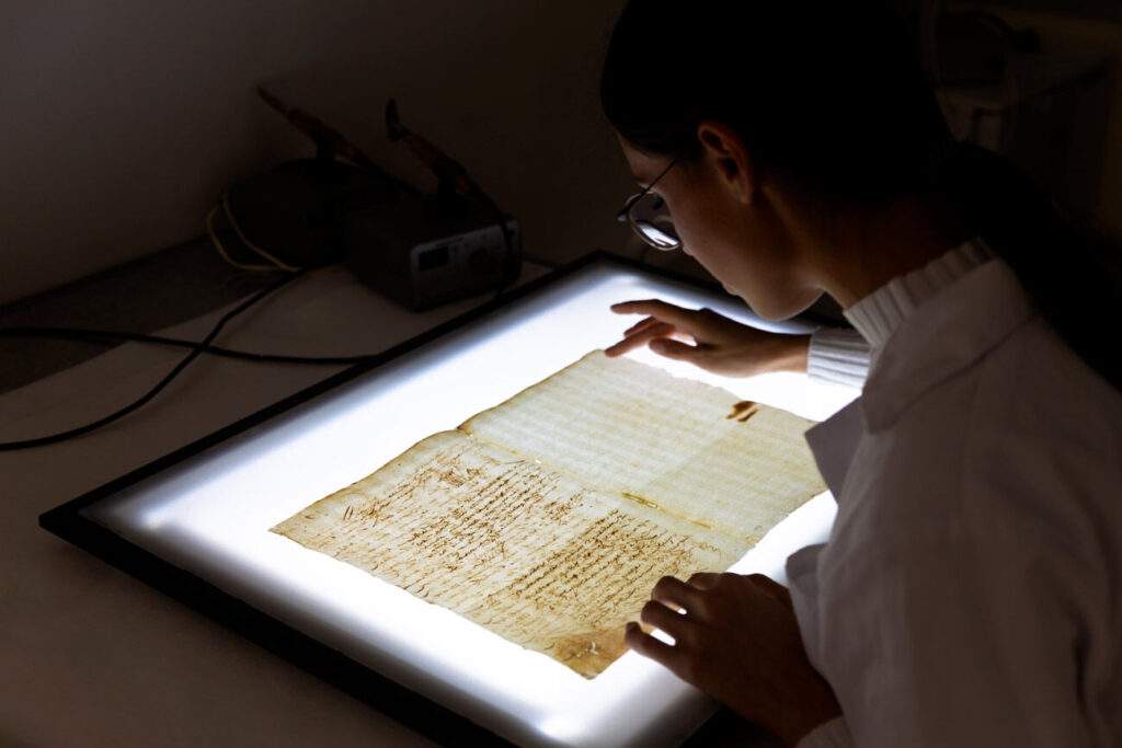 Diplomado en Conservación y restauración: archivos, documentos, fotografía y obras sobre papel